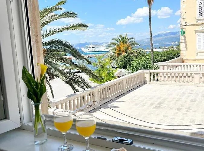 Luxury Aura شقة *